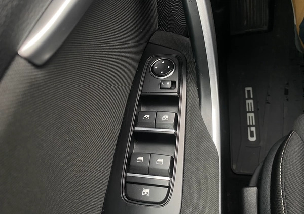 Kia Ceed cena 89900 przebieg: 15251, rok produkcji 2022 z Trzebnica małe 92
